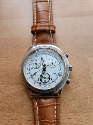 Reloj Swatch Irony Cronógrafo Marrón/Plata