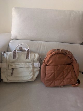 Lote 2 mochilas mujer. Parfois y sin marca