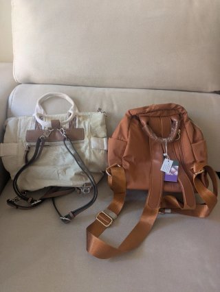 Lote 2 mochilas mujer. Parfois y sin marca