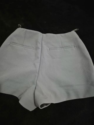 Falda corta gris azulado