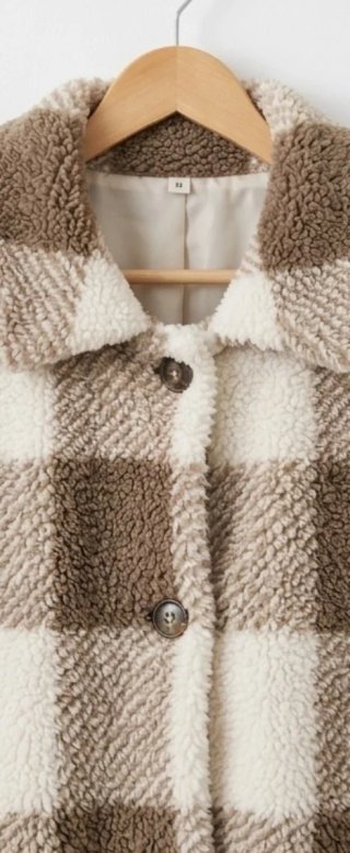 Abrigo borreguito cuadros beige y blanco