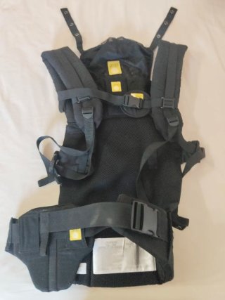 Mochila portabebés LÍLLÉbaby negra
