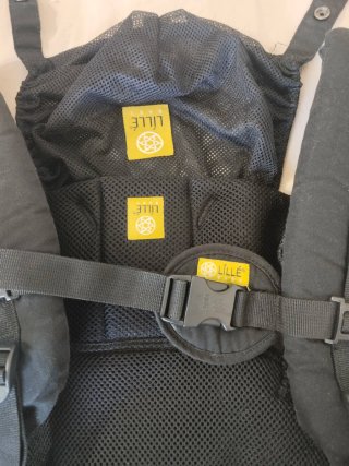 Mochila portabebés LÍLLÉbaby negra