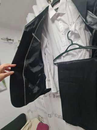 Traje de hombre negro y blanco