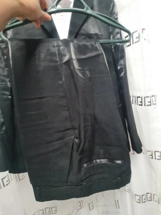 Traje de hombre negro y blanco