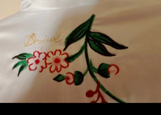 Gabardina Desigual blanca con estampado floral