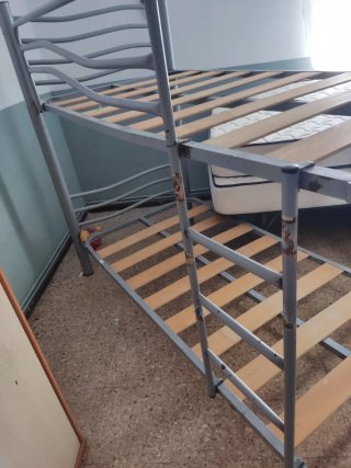 Litera metálica y de madera