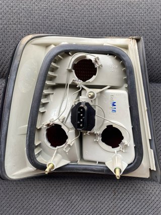 Piloto trasero BMW E34