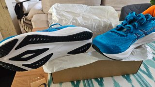 Asics Versablast 4  -  Talla 44