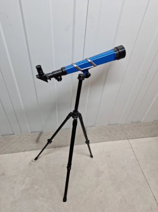 Telescopio infantil azul con trípode