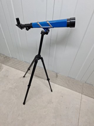 Telescopio infantil azul con trípode