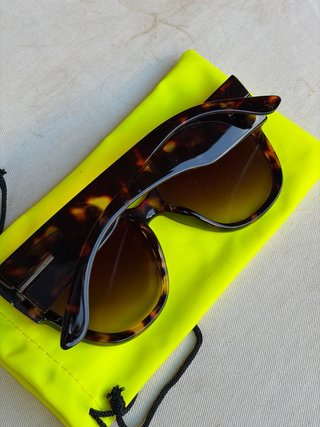 Gafas de sol tortuga y amarillas