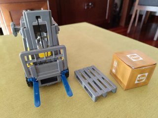 Carretilla elevadora juguete Lidl con caja