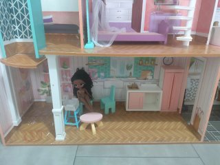 Casa de muñecas grande con accesorios