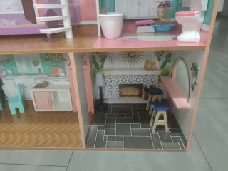 Casa de muñecas grande con accesorios