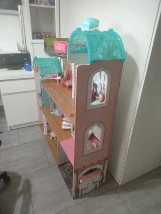 Casa de muñecas grande con accesorios