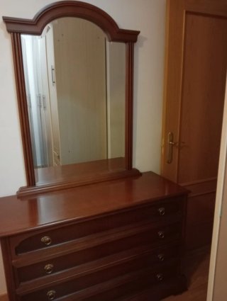 Mueble antiguo de madera