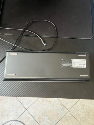 Tastiera gaming nera compatta