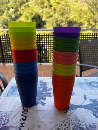 29 Vasos de Plástico Duro Multicolor
