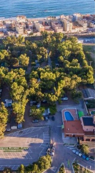 Caravana fija en camping