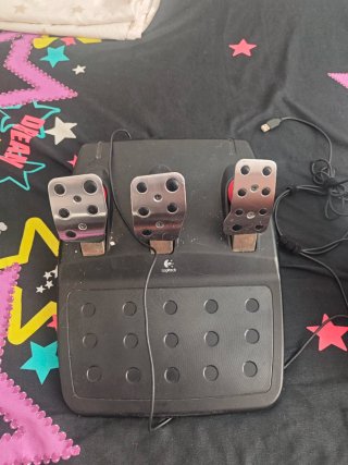 Volante, pedales y palanca de Logitech G27