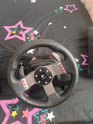 Volante, pedales y palanca de Logitech G27