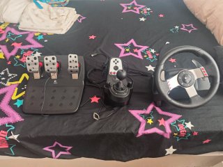 Volante, pedales y palanca de Logitech G27