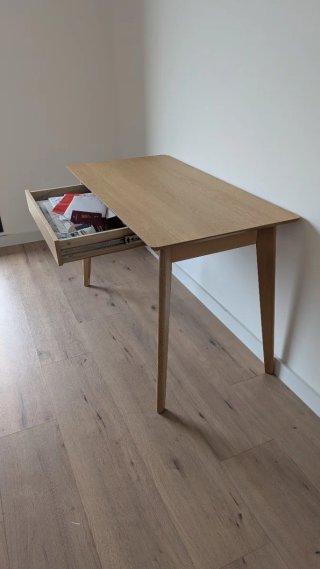 Mesa de escritorio de madera