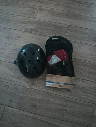 Casco y protecciones skate