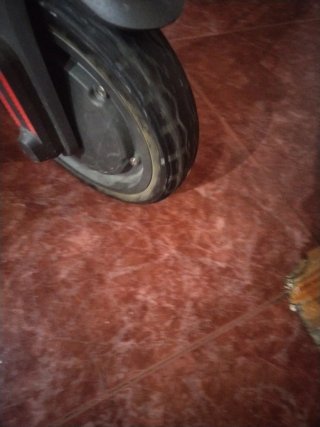 Patinete eléctrico gris