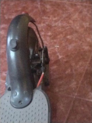 Patinete eléctrico gris