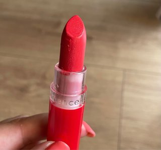 Barra de labios essence roja