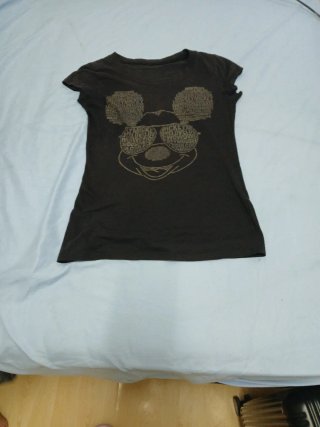 Blusa café con estampado Mickey Mouse