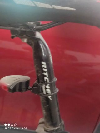 Biciclea de montaña de doble suspensión GHOST