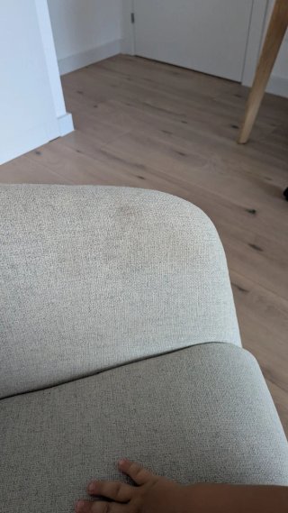 Silla de oficina beige y blanca