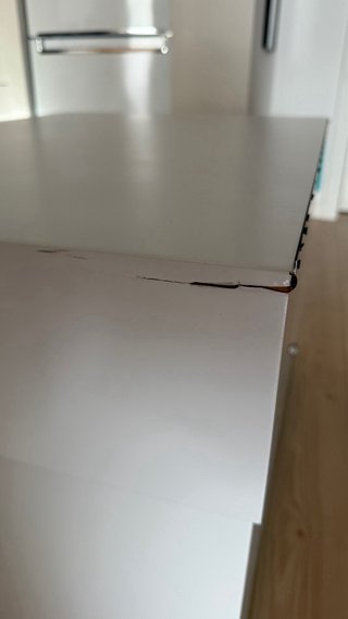 Zapatero blanco con ruedas