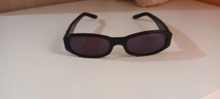 Gafas de sol negras con diseño