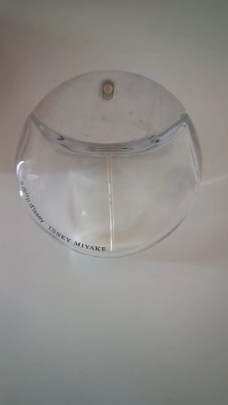 Botes de colonia vacíos Issey Miyake