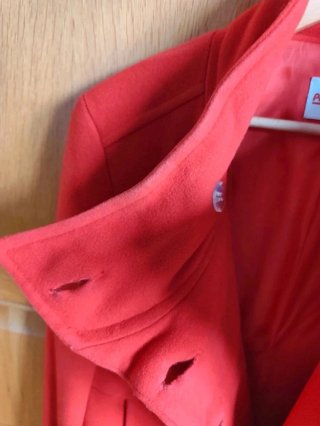 Elegante abrigo rojo