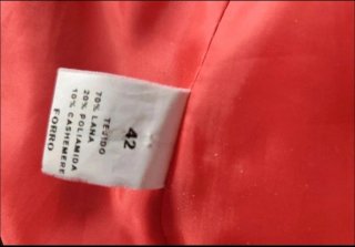 Elegante abrigo rojo