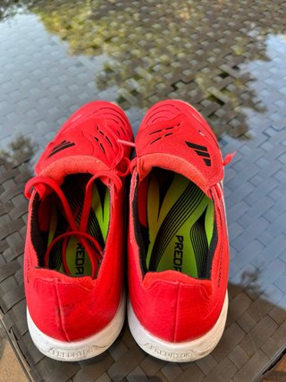 Zapatillas Adidas Predator multitaco rojas