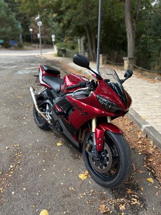 Yamaha R6 2005 de serie con escape mivv homologado
