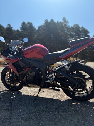 Yamaha R6 2005 de serie con escape mivv homologado
