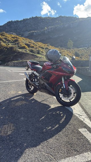 Yamaha R6 2005 de serie con escape mivv homologado