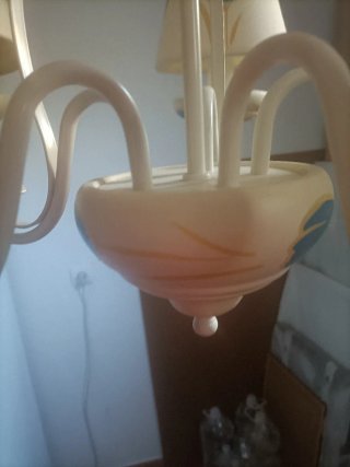 Lámpara de techo blanca con tulipas