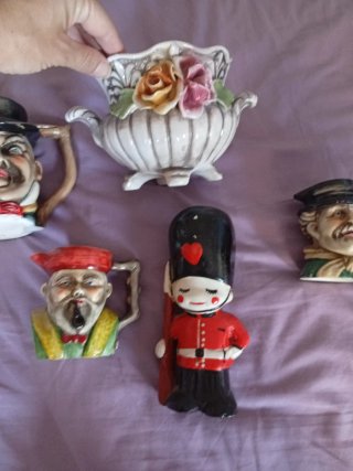 Juego de 4 figuras de cerámica