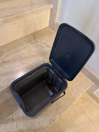 Cubo basura pequeño gris