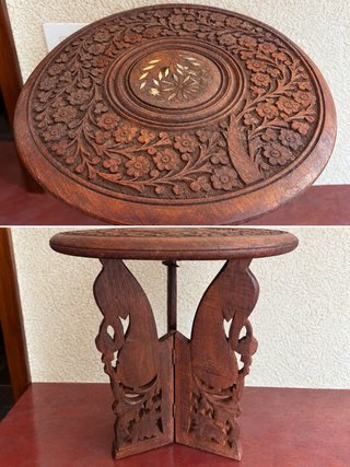 Mesa auxiliar plegable de madera tallada