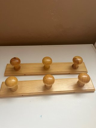 2 Percheros de Madera