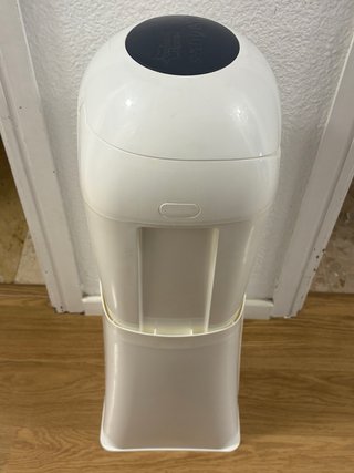 Contenedor de pañales con pedestal
